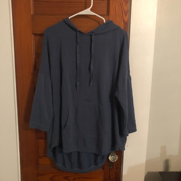 LAST CHANCE - Hooded Pullover - Picture 1 of 5
